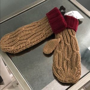 Michael Kors cable knit mittens